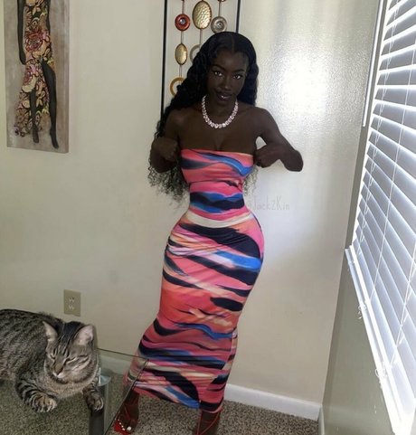 Cyn Kaine erotic actress gallery