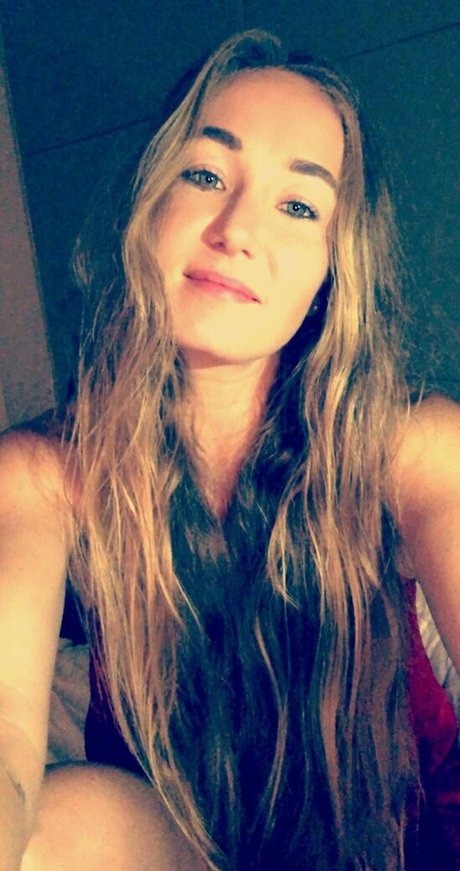 Julia Glushko Quick model image