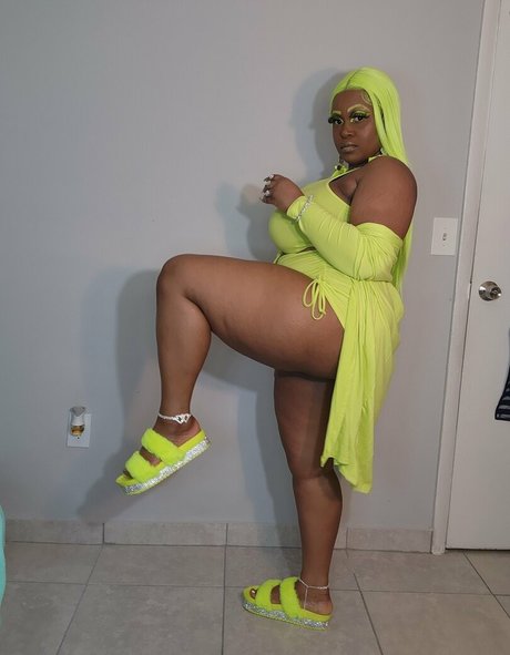 DivineJinn pornstar nude photo