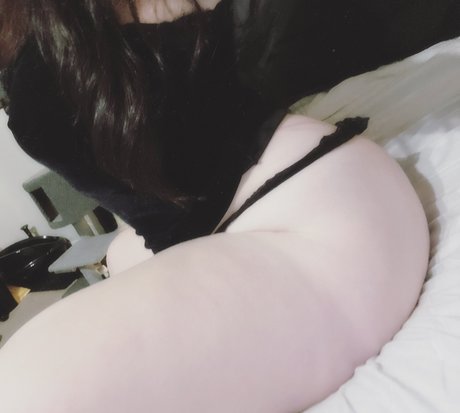 Crucifixkittie art model image