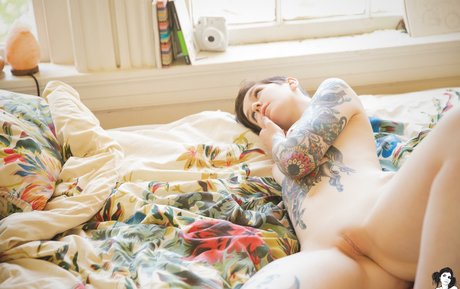 Femme Puppy pornographic star pic