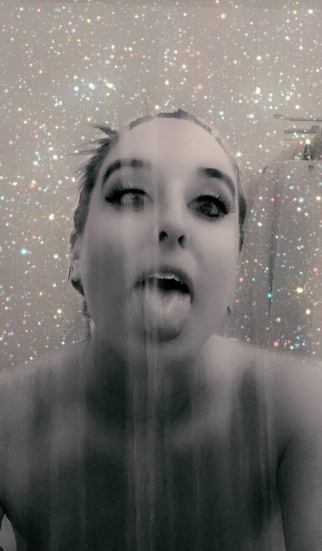 Twins Clever Clover star nude gallery