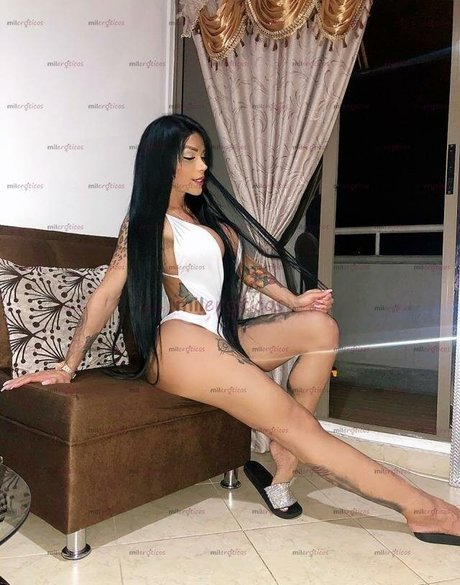 Laura Branyer hot star images