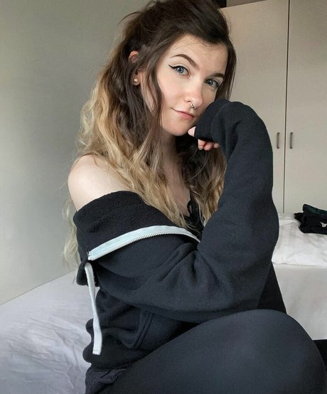 Lumenti free model pic