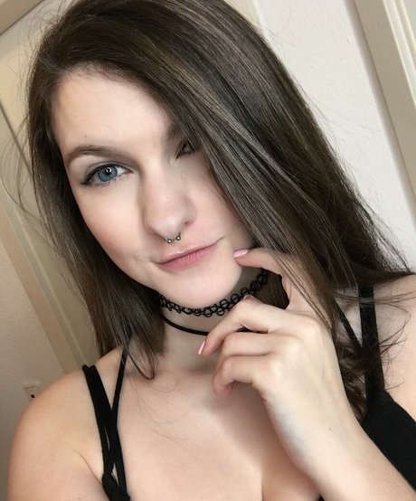 Lumenti model sexy image