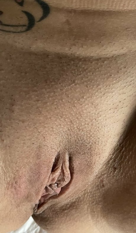 ukhotwife pornstar high quality pic