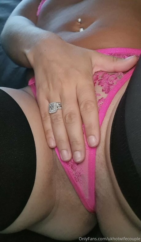 ukhotwife Quick model image