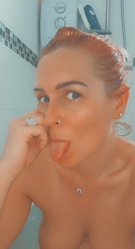 ukhotwife star art image