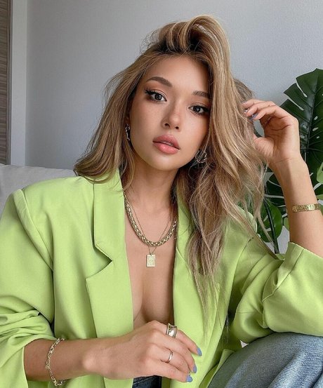 Sangyaychen free model pics