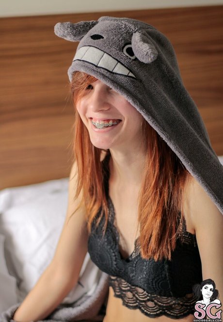 Elithes nude actress gallery