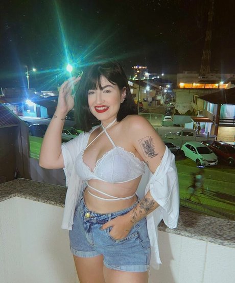 Bella Sant nude pornstar archive