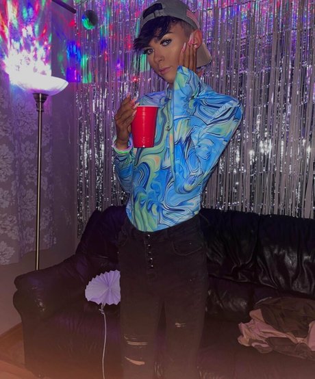 dolladills exclusive pornstar img