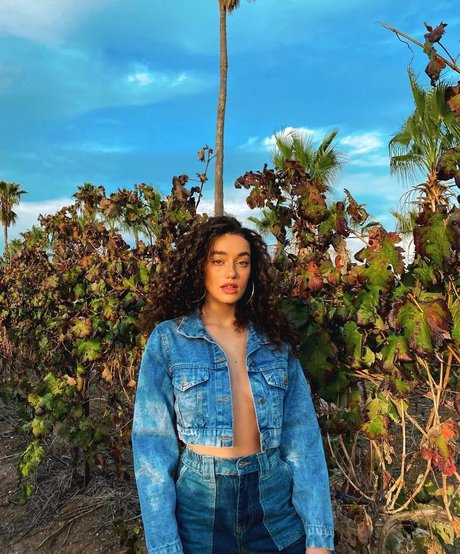 Liraz Nomdar art actress pics