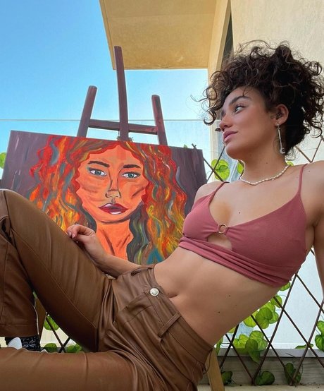 Liraz Nomdar star nude image