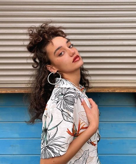 Liraz Nomdar nice model images