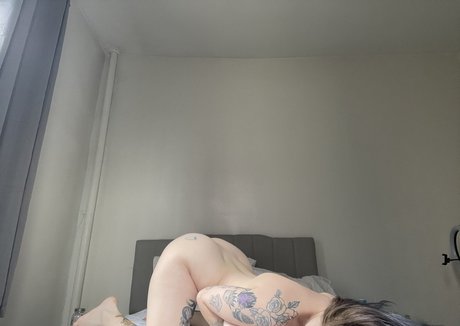 Noah Ivy model naked galleries