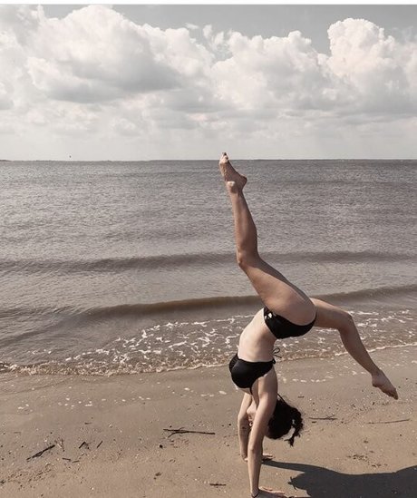 Noah Ivy naked star img