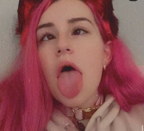 strawburrykitten pornstar naked image