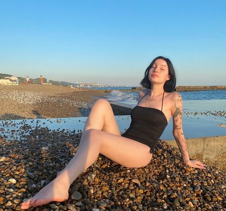 Julia Molligan pornstar hot archive