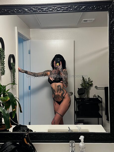 Dippedinpoison sex model pic