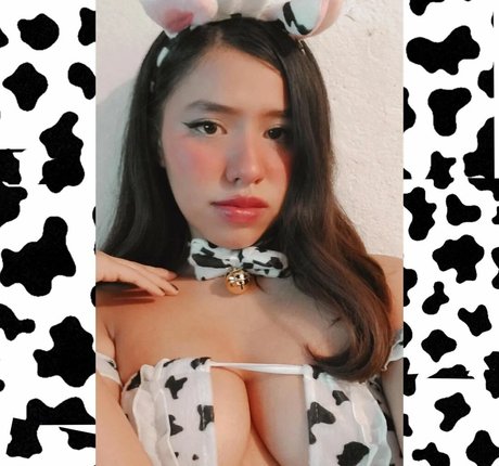 iNoheli naked model picture