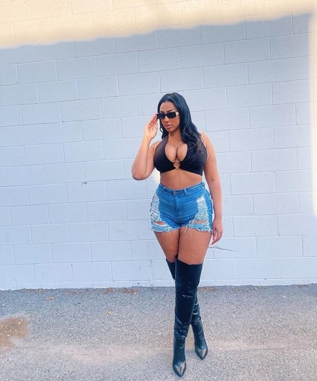 iLLi y hd actress gallery