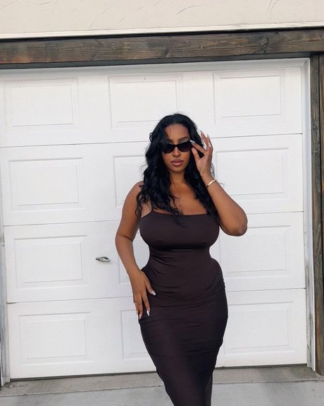 iLLi y exclusive pornstar image