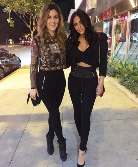 Cassie Scerbo model art pics