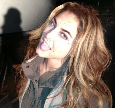 Cassie Scerbo art model pics