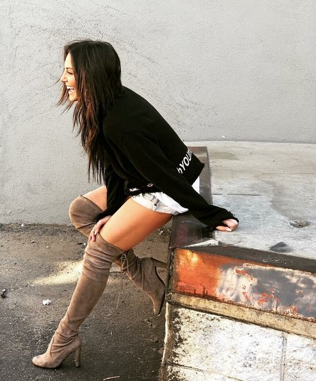 Cassie Scerbo model art pics