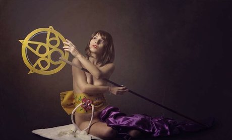 Yunie Lannister top model image