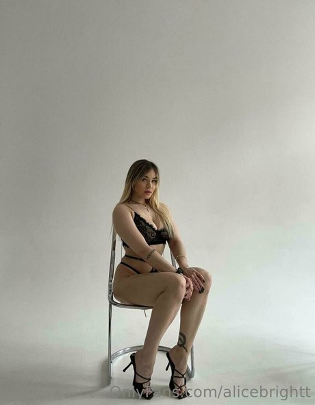 alicebrightt model nice pic