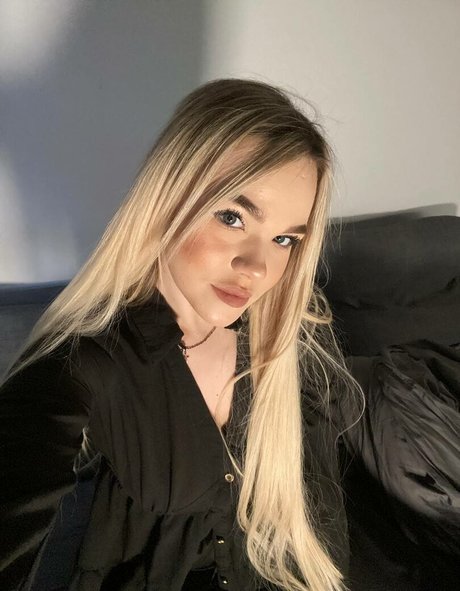 alicebrightt art star pic