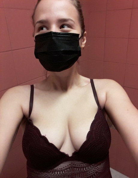 Italkwho hd model picture