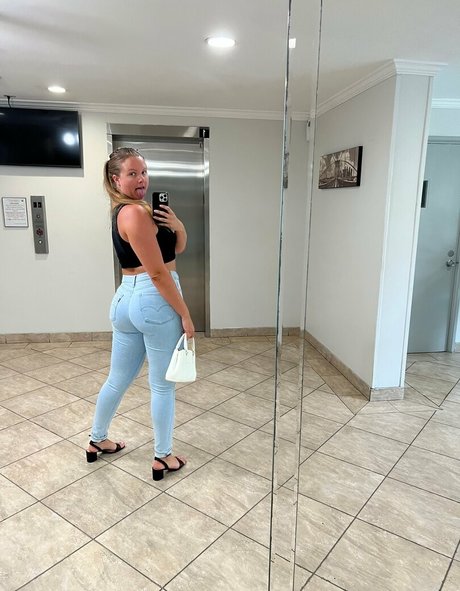 iambigduch hd model photo