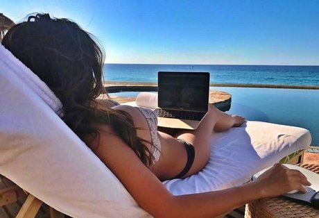 Maria Ho nude star gallery