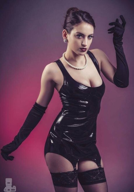 MalAfterMidnight star nudes pictures