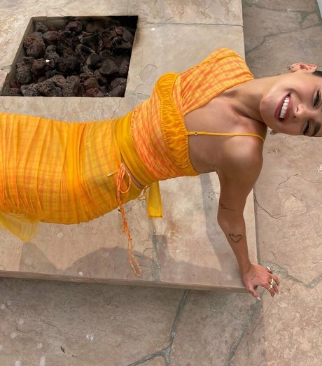 Dua Lipa nice star gallery