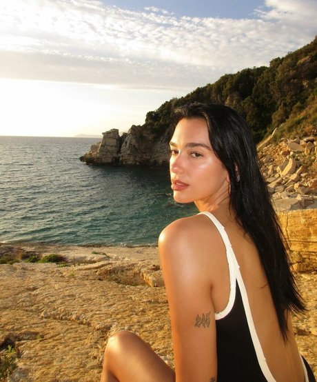 lesbian kissing onlyfans sexy nude galleries