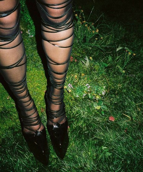 Dua Lipa model high quality photo