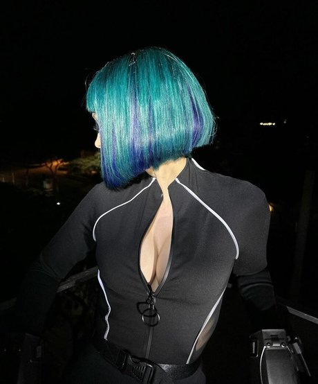 Dove Cameron nice model pic