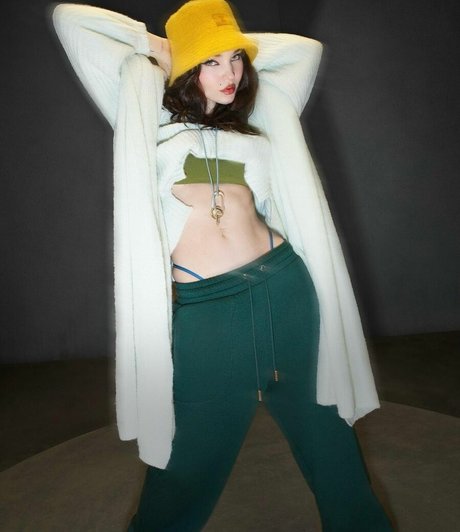 Dove Cameron xxx star pics