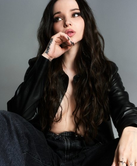 Dove Cameron model free photo