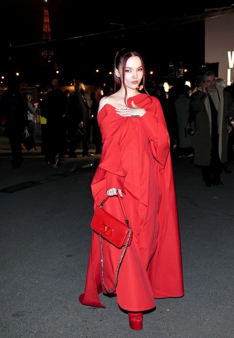 Dove Cameron nude pornstar archive