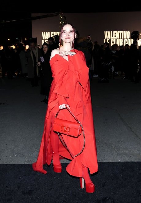 Dove Cameron nice star gallery