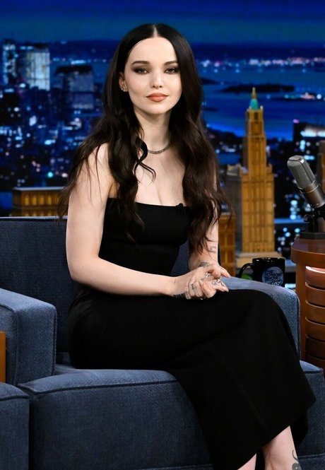 Dove Cameron hd star pictures