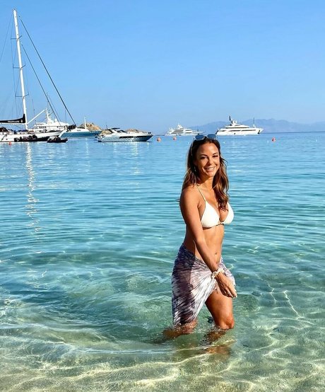 Eva LaRue model pretty photos