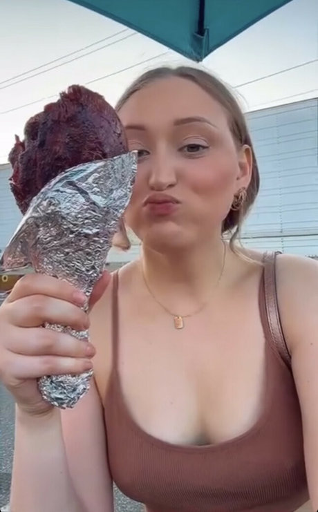 strawberrytallcakee model hd photos