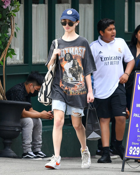 Natalia Dyer pornstar pretty gallery