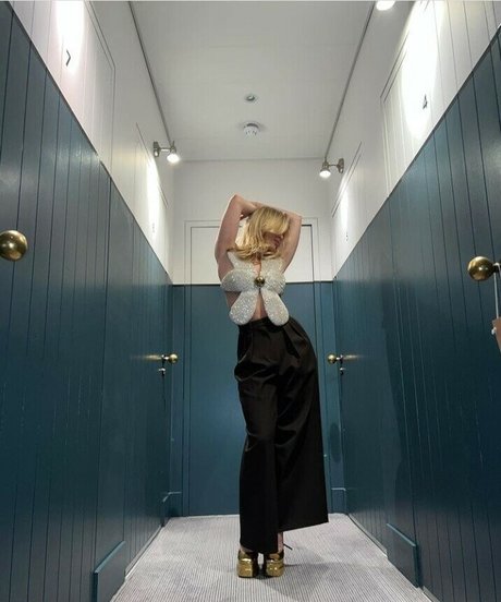 Zara Larsson pornstar sexy img